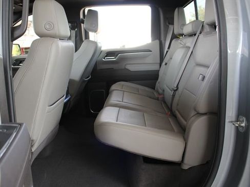 Used 2023 GMC Sierra 1500 SLT image 32