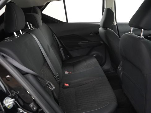 Used 2023 Nissan Kicks SV image 11