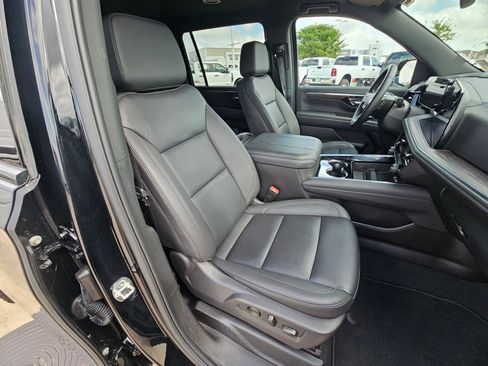 Used 2025 Chevrolet Suburban Z71 AWD/4WD image 32