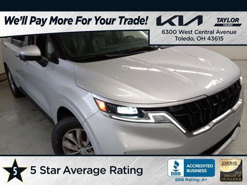 Used 2023 Kia Carnival LX image 1