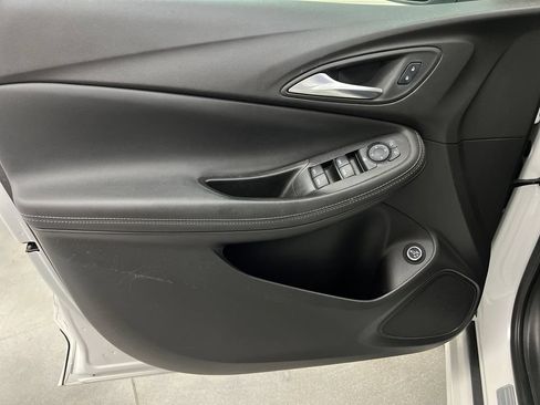Used 2022 Buick Encore GX Select w/ Sport Touring Package FWD image 14