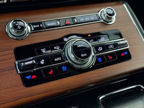 Used 2021 Lincoln Aviator Reserve w/ Equipment Group 201A RWD image 22