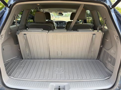 Used 2019 Toyota Highlander XLE AWD/4WD image 16