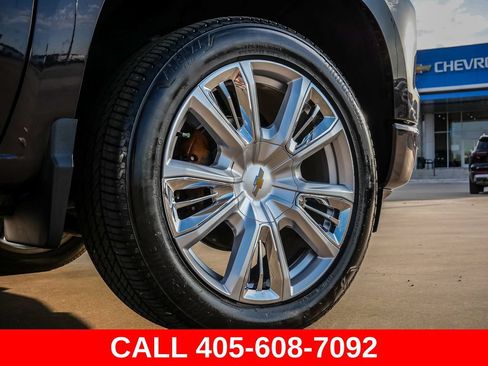 Used 2024 Chevrolet Silverado 1500 High Country w/ High Country Premium Package AWD/4WD image 9