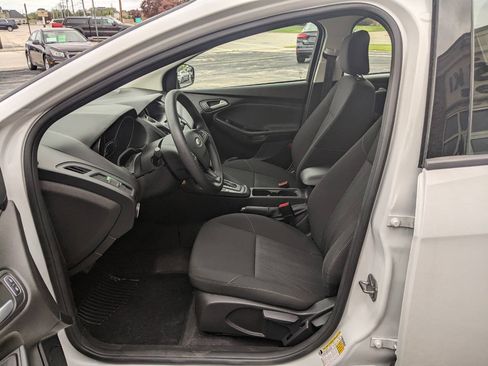 Used 2017 Ford Focus SE w/ Interior Protection Package FWD image 10
