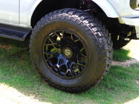 Used 2026 Ford Bronco Outer Banks AWD/4WD image 5