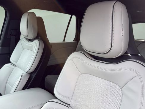 Used 2025 Lincoln Aviator Black Label image 10
