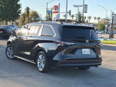 Used 2024 Toyota Sienna XLE w/ XLE Plus Package FWD image 4
