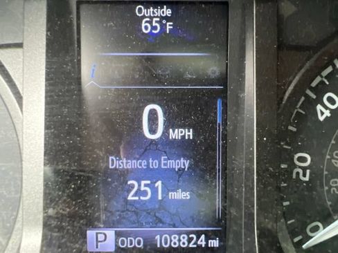 Used 2019 Toyota Tacoma TRD Off-Road AWD/4WD image 16