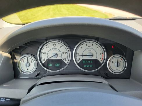 Used 2010 Chrysler Town & Country LX w/ Entertainment Group #1 FWD image 21