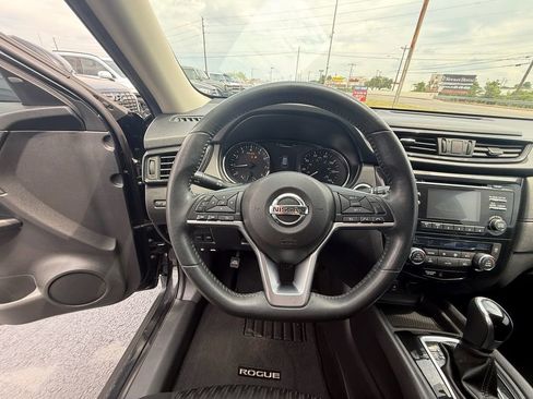 Used 2017 Nissan Rogue SV FWD image 16