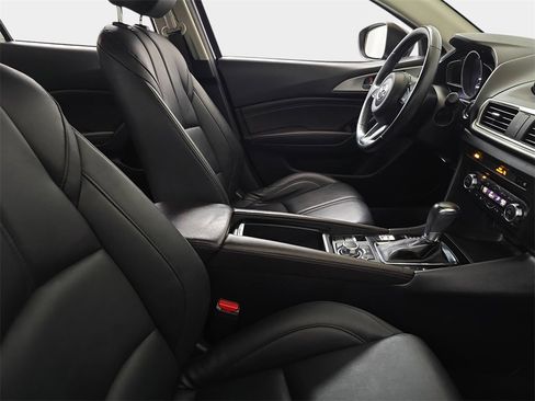 Used 2017 MAZDA MAZDA3 Touring image 11