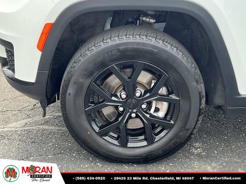 Used 2024 Jeep Grand Cherokee L Altitude AWD/4WD image 9