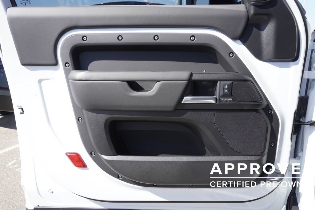 Used 2026 Land Rover Defender 90 V8 AWD/4WD image 17