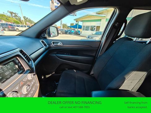 Used 2017 Jeep Grand Cherokee Laredo w/ Quick Order Package 23E image 10