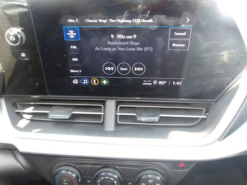 Used 2024 Chevrolet Trax LS w/ LS Convenience Package FWD image 21