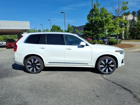 Certified 2024 Volvo XC90 T8 Plus AWD/4WD image 2