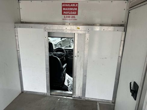 Used 2022 Ford Transit 350 DRW RWD image 28