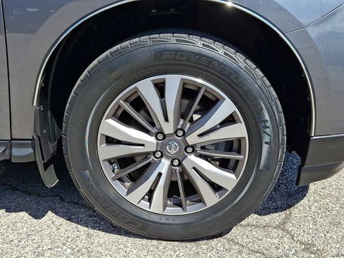 Used 2017 Nissan Pathfinder SL image 8