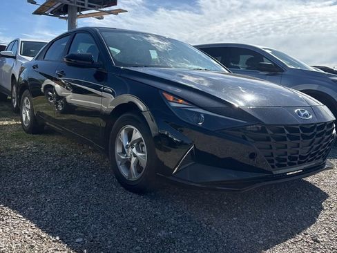 Used 2023 Hyundai Elantra SE FWD image 1