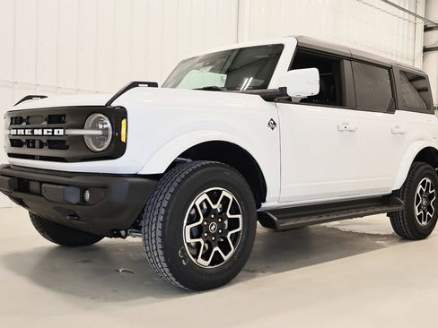 New 2025 Ford Bronco Outer Banks image 4