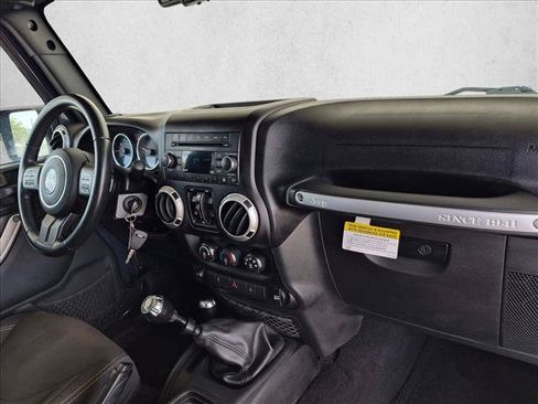 Used 2017 Jeep Wrangler Unlimited Sahara w/ Connectivity Group AWD/4WD image 20