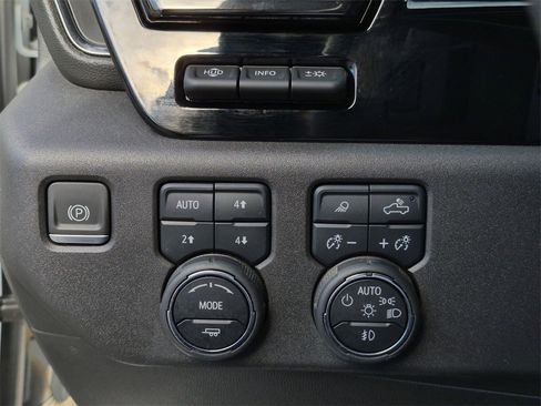 Used 2024 Chevrolet Silverado 1500 ZR2 w/ Technology Package image 29