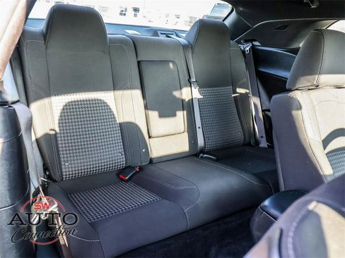 Used 2021 Dodge Challenger SXT image 15