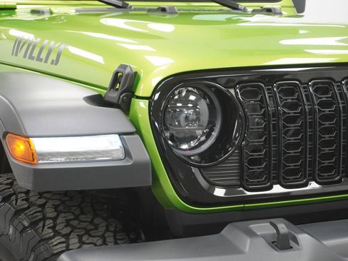 Used 2025 Jeep Wrangler Sport AWD/4WD image 5