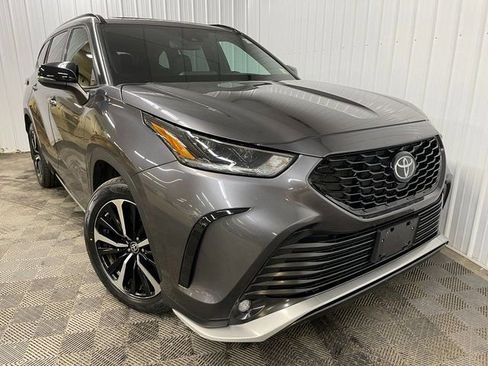 Used 2022 Toyota Highlander XSE image 10