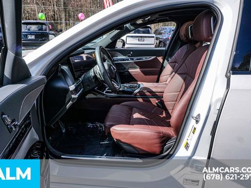 Used 2025 BMW i7 eDrive50 w/ M Sport Package image 21