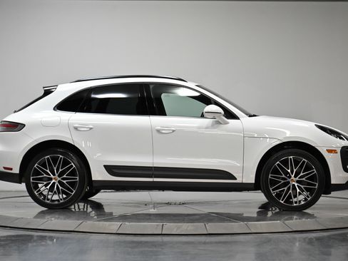 Used 2023 Porsche Macan image 12