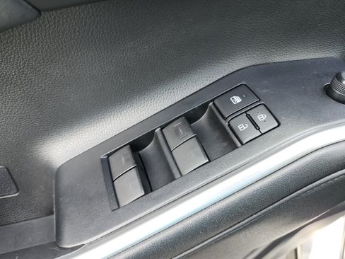 Used 2021 Toyota Highlander XLE FWD image 20