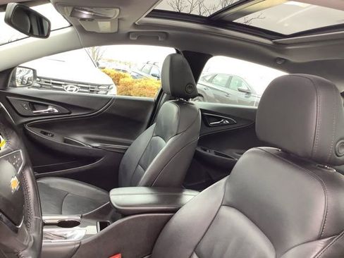 Used 2019 Chevrolet Malibu LT w/ Leather Package image 17