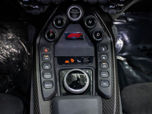 Used 2023 Aston Martin V8 Vantage Coupe RWD image 29