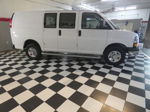 Used 2024 Chevrolet Express 2500 w/ Driver Convenience Package image 4