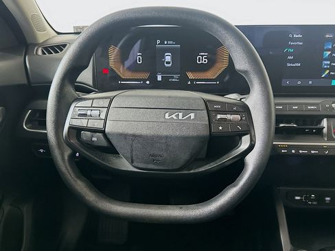 Used 2025 Kia K4 LXS image 18