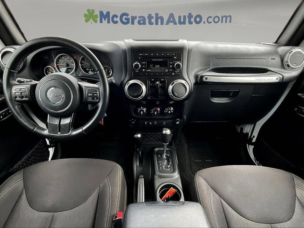 Used 2017 Jeep Wrangler Sahara w/ Connectivity Group AWD/4WD image 9