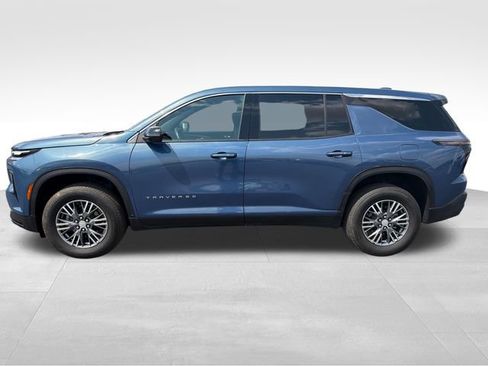 Used 2024 Chevrolet Traverse LS FWD image 2