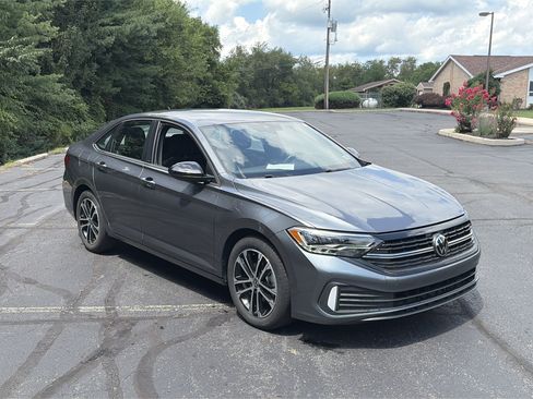 Used 2024 Volkswagen Jetta Sport FWD image 3