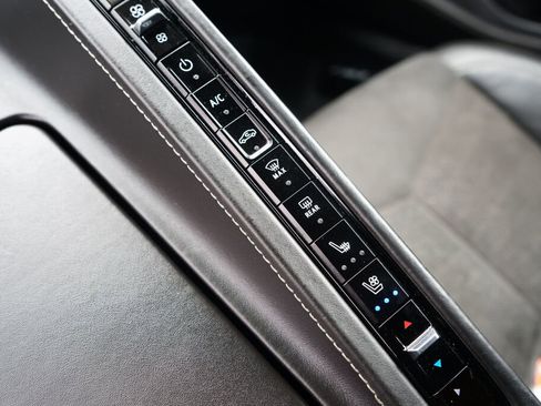 Used 2020 Chevrolet Corvette Stingray Premium Cpe w/ 3LT Preferred Equipment Group image 27