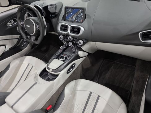 Used 2023 Aston Martin V8 Vantage Roadster image 21