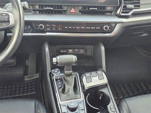 Used 2024 Kia Sportage EX image 17