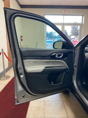 Used 2023 Jeep Compass Limited AWD/4WD image 11