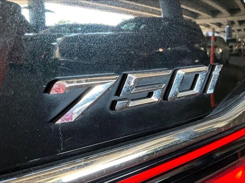 Used 2021 BMW 750i xDrive 750i xDrive w/ Luxury Rear Seating Package image 9