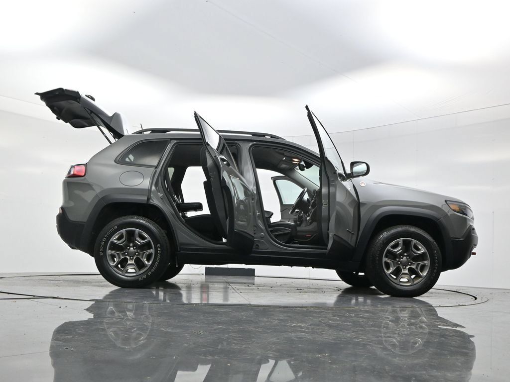 Used 2019 Jeep Cherokee Trailhawk w/ Cold Weather Group AWD/4WD image 54
