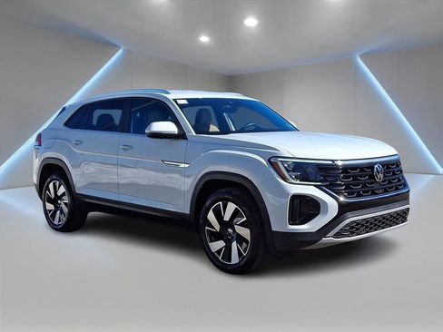 Used 2024 Volkswagen Atlas Cross Sport SE image 3