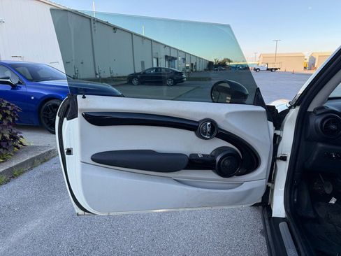 Used 2017 MINI Cooper S image 19