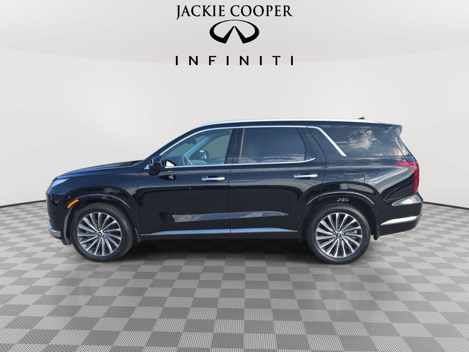 Used 2023 Hyundai Palisade Calligraphy w/ Winter Package FWD image 8