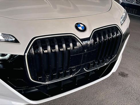 Certified 2025 BMW 760i xDrive w/ Executive Package image 30